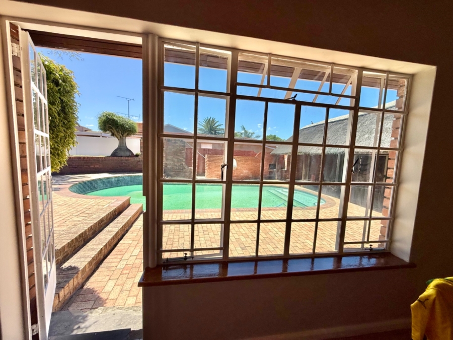 5 Bedroom Property for Sale in Bluewater Bay Eastern Cape